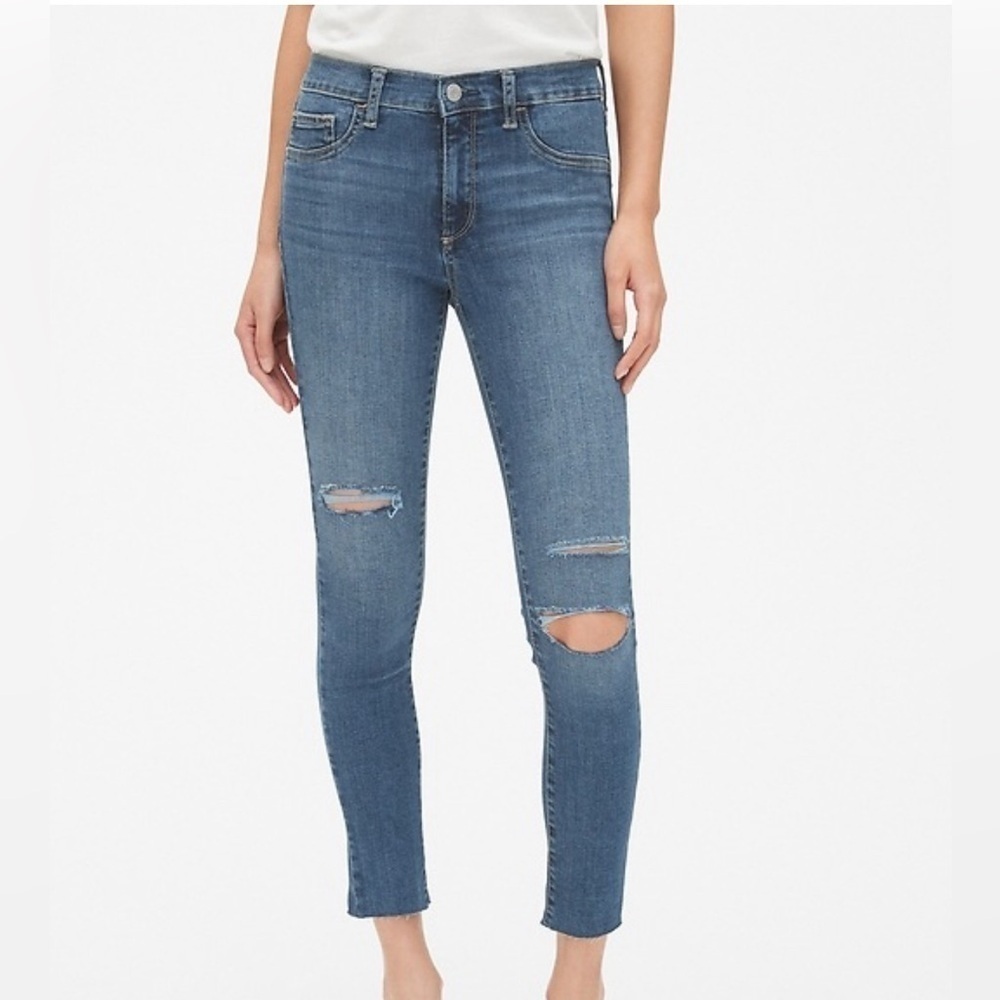 GAP Size 4 / 27 Regular Mid Rise Distressed Favorite Jeggings